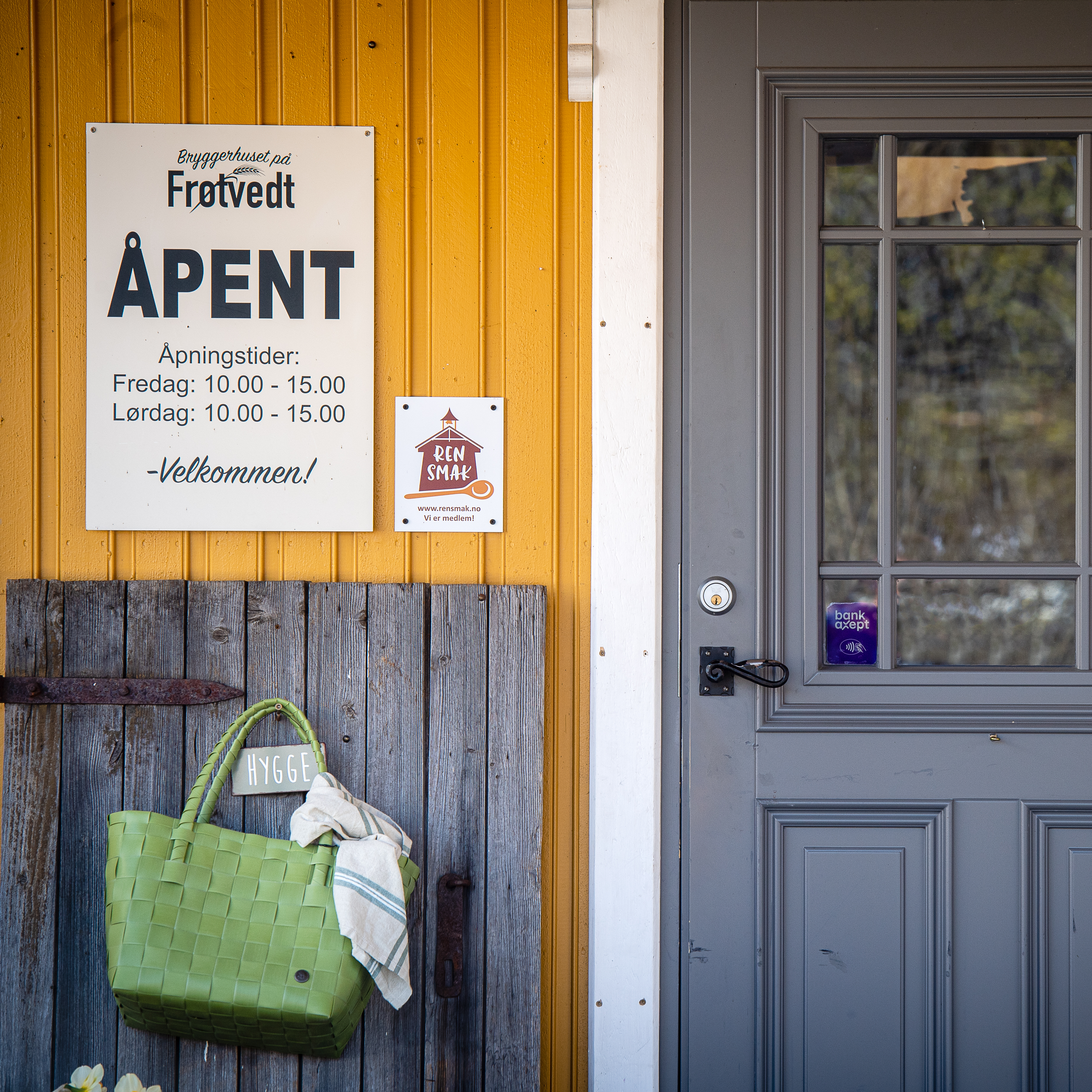 Åpningstider
